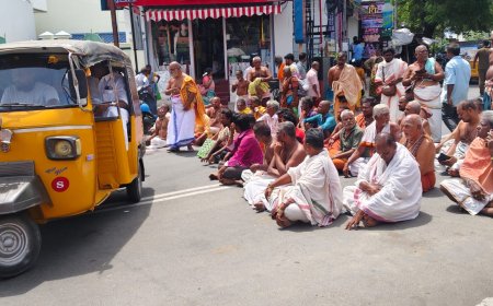 இந்து சமய அறநிலையத்துறை அமைச்சர் தொகுதியில் புரோகிதர்கள் சாலை மறியல்