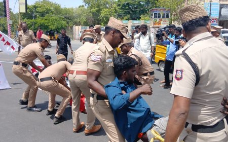 திருச்சியில் இந்திய ஜனநாயக வாலிபர் சங்கத்தினர் சாலை மறியல்; குண்டுகட்டாக தூக்கிச் சென்று கைது செய்த போலீசார் 