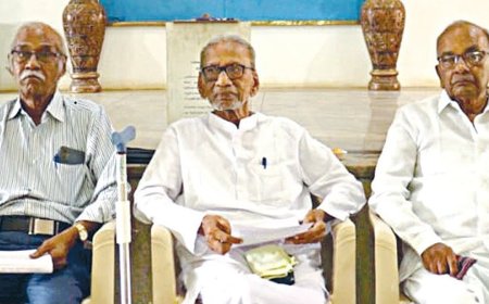 பிரபாகரன் உரிய நேரத்தில் பொதுவெளிக்கு வருவார்- பழ.நெடுமாறன்