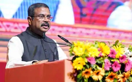 மாணவர்களின் போராட்டத்திற்கு பணிந்தது மத்திய அரசு ; தர்மேந்திர பிரதான் ராஜிநாமா 