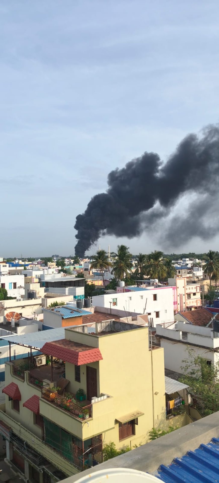 திருச்சியில் விண்ணை முட்டிய புகை மூட்டம் : ரூ.10 லட்சம் மதிப்பிலான பொருட்கள் சேதம்