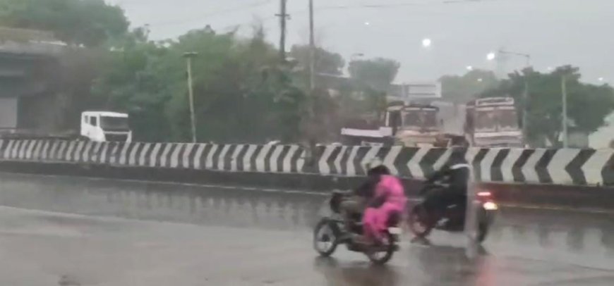சென்னையை குளிர்வித்த திடீர் மழை: சாலைகளில் தேங்கிய நீரால் வாகன ஓட்டிகள் அவதி