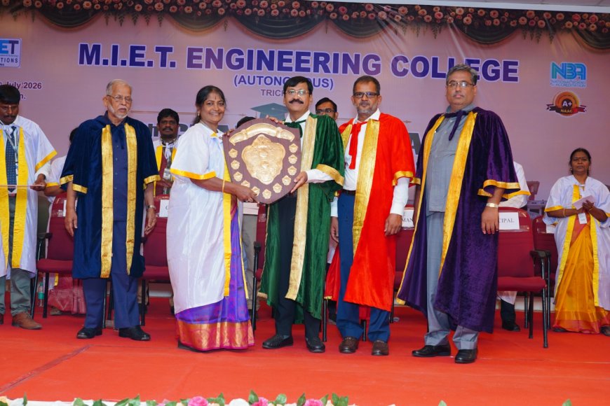 மாணவர்கள் புதிய தொழில்நுட்பத்திற்கு ஏற்றவாறு தங்களை தயார் படுத்திக் கொள்ள வேண்டும் - முனைவர் சுதர்சனராவ்