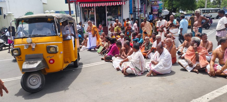 இந்து சமய அறநிலையத்துறை அமைச்சர் தொகுதியில் புரோகிதர்கள் சாலை மறியல்