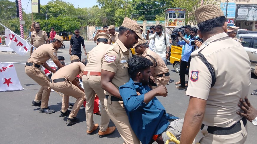 திருச்சியில் இந்திய ஜனநாயக வாலிபர் சங்கத்தினர் சாலை மறியல்; குண்டுகட்டாக தூக்கிச் சென்று கைது செய்த போலீசார் 