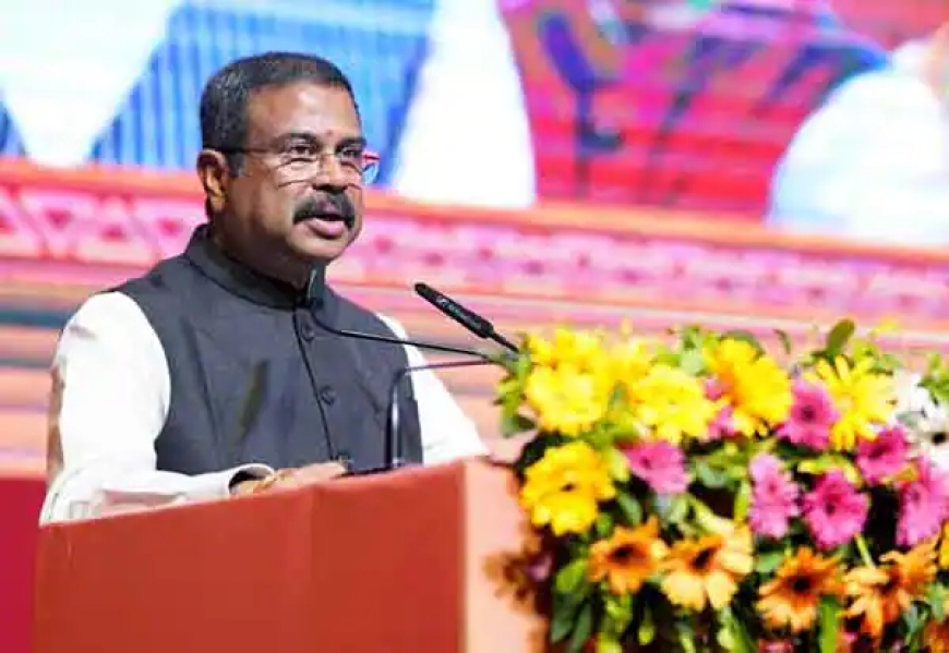மாணவர்களின் போராட்டத்திற்கு பணிந்தது மத்திய அரசு ; தர்மேந்திர பிரதான் ராஜிநாமா 
