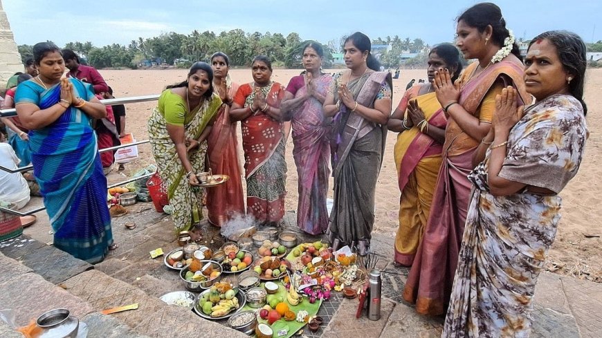 வறண்ட காவிரியில் ஆடி18; புதுமணத் தம்பதியினர், பொதுமக்கள் பாரம்பரிய முறைப்படி வழிபாடு 