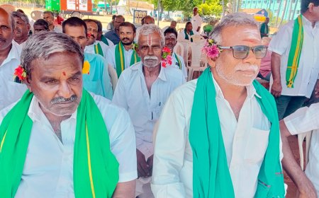 திருச்சியில் தீவிரமடையும் விவசாயிகள் போராட்டம்: கஞ்சி காய்த்து, காதில் பூ சுற்றி நூதன போராட்டம்; ஒடுக்க நினைக்கும் அரசு 