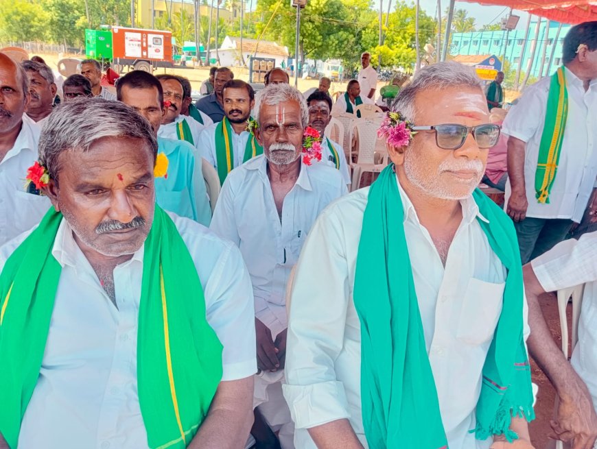 திருச்சியில் தீவிரமடையும் விவசாயிகள் போராட்டம்: கஞ்சி காய்த்து, காதில் பூ சுற்றி நூதன போராட்டம்; ஒடுக்க நினைக்கும் அரசு 
