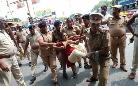 பிரதமர் மோடி தமிழகம் வருகை:இந்திய ஜனநாயக வாலிப சங்கத்தினர் கருப்புக் கொடி ஏந்தி ஆர்ப்பாட்டம் 