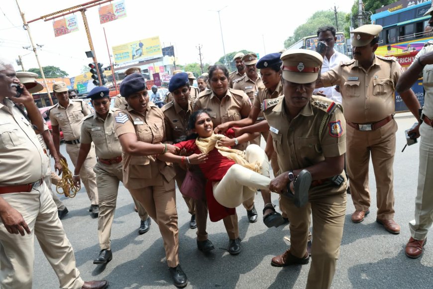 பிரதமர் மோடி தமிழகம் வருகை:இந்திய ஜனநாயக வாலிப சங்கத்தினர் கருப்புக் கொடி ஏந்தி ஆர்ப்பாட்டம் 