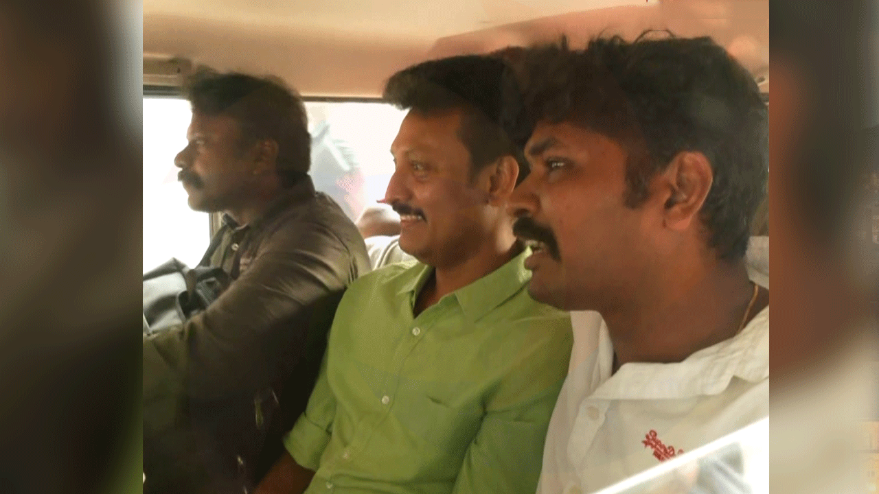 அன்பில் மகேஷ் பொய்யாமொழி கைது ; காவல் ஆணையர் அலுவலகத்தில் விசாரணை